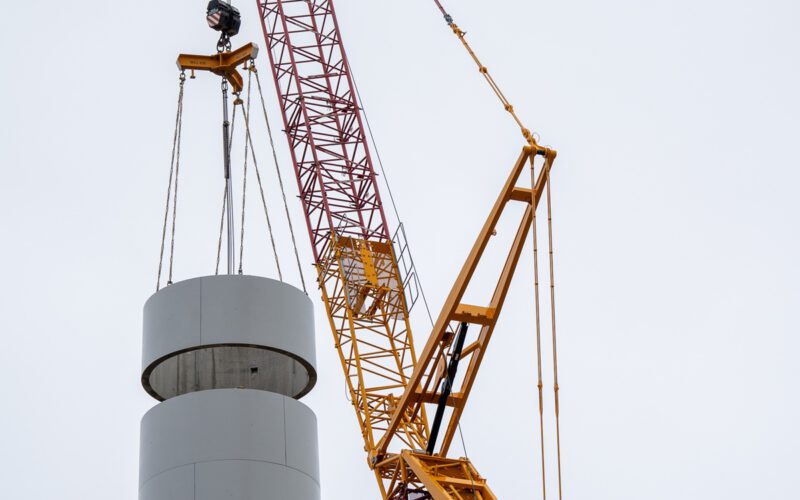Betonringaufsetzen auf Turm_Schalkstetten_196_markusvoelter